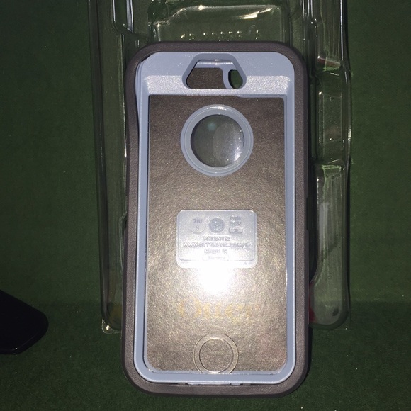 Otterbox Defender iPhone 5/5s/SE - Picture 3 of 3